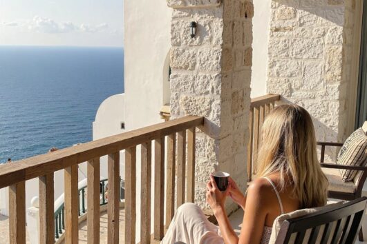 Greece 7 Day Itinerary: Athens, Delphi, Meteora & Santorini