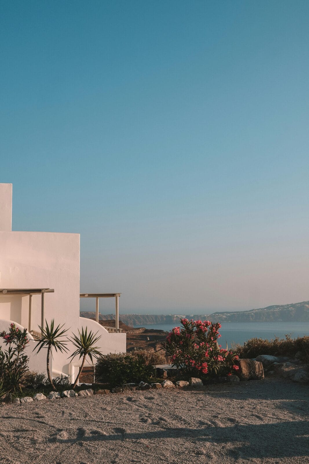 Santorini & Mykonos — Santorini vs Mykonos: How Seasonal